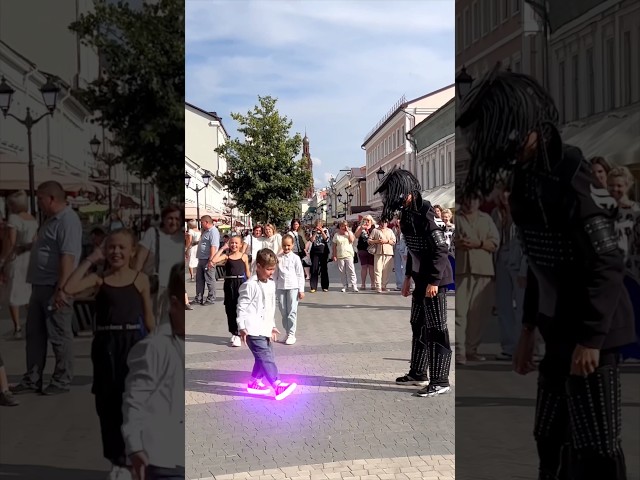 LITTLE KID TEACHING SHUFFLE 😱🔥 ASTRONOMIA TUZELITY 🤯 NEON MODE !!