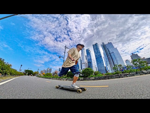 Longboarding Empire State Trail to see the Charging Bull / Longboard skating ￼in Manhattan NYC