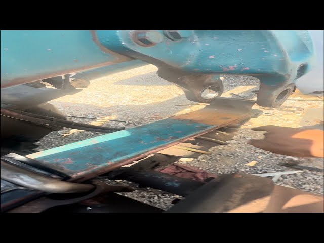 Peterbilt 379 HOW TO REPLACE REAR LEAF SPRING U-BOLTS,BUSHINGS,SPRINGS AND AIR LEAF PADDLE. #trucker