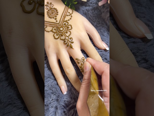 Simple Henna Design #mehndidesign #simplemehndi #easymehndi #mehendidesign #hennadesign