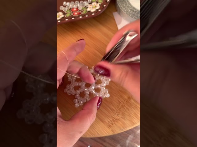 How to make a beaded snowflake/ beaded snowflake tutorial