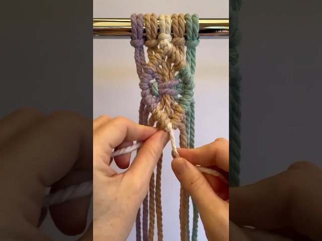 How to Create a Diamond Clove Hitch/Square Knot Pattern in Macrame #macrametutorial #diymacrame
