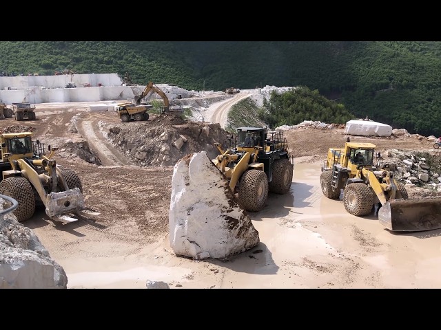 Komatsu Giants of the Marble Quarry!