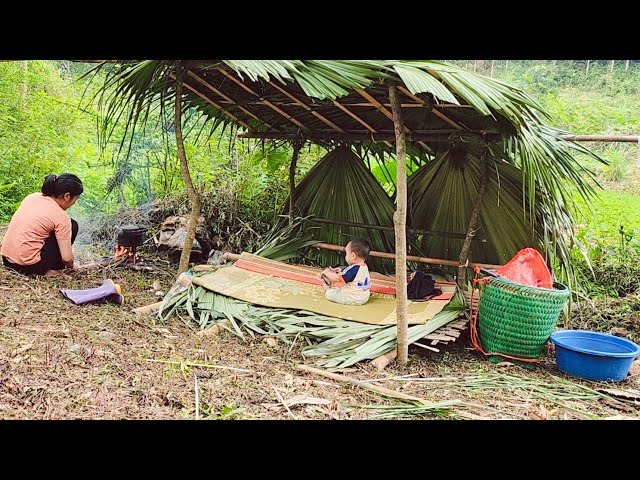 Single Mom Builds a Bamboo Hut and Lives in the Forest, Doing Whatever It Took to Support Her Child