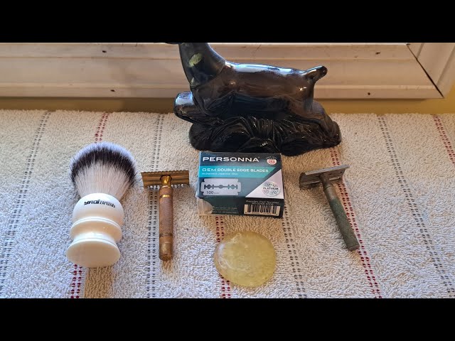 Comparison Shave - Gillette New SC & Gillette Flat Bottom Tech