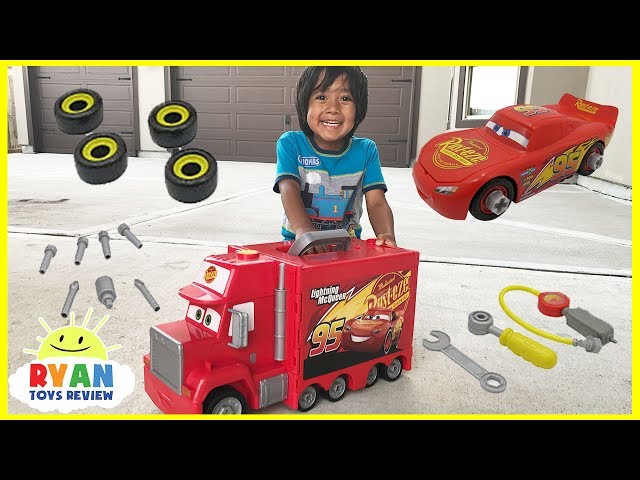 Disney Pixar Cars 3 Lightning McQueen Mack's Mobile Tool Center! Truck Toys Kids Playtime