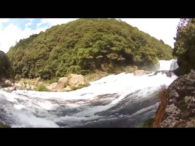 我自制全景防抖--身在树海瀑布水潭中 standing under the Shu Hai Waterfall with my DIY Panoramic Sets