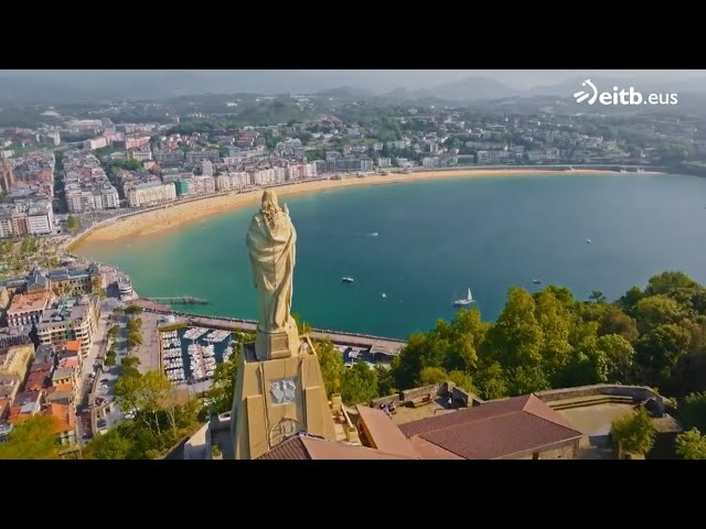 Euskal Herria Hegan. Gipuzkoa: Between the sky and the sea