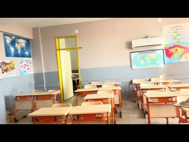 LIFE CODE: DECODE YOUR SKİLLS adlı etwinning projesi okul tanıtım vidrosu