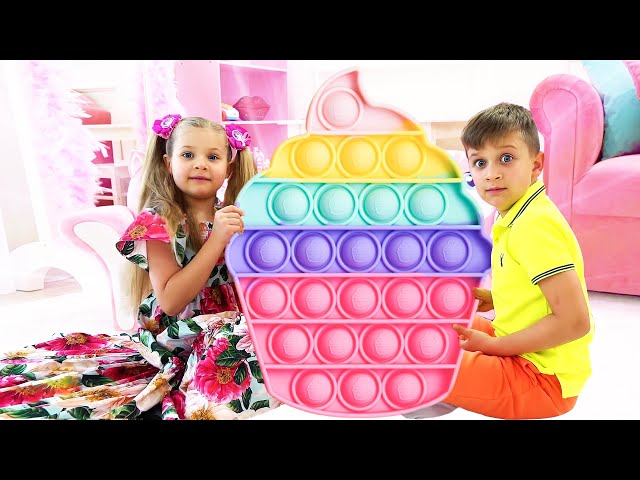 Diana And Roma Bermain Pop It Challenge