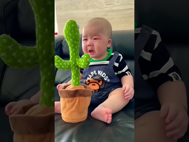 cute baby (जब बच्चे रोता है यो खिलौना कैसे मजाक करता है।) #shorts #cutebaby #kartikmaavlog