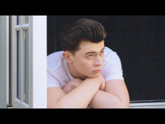 Elliot James Reay - Daydreaming (Official Visualizer)