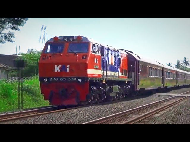 Kereta Api Java Priority Ditarik Lokomotif Langka CC 201 Hidung Miring Satu Satunya Di Jawa
