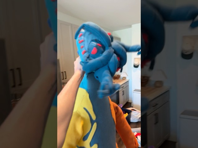 I STOLE SWIFTYS MONSTER DOEY PLUSH! 💀💀💀 #doey #plushtoys #yarnaby #poppyplaytimemovie