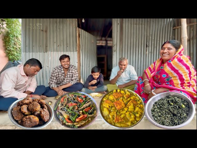 জমির টাটকা শাক-সবজি আর নদীর মাছ দিয়ে মা আজ অসাধারণ সব রান্না করলো।।