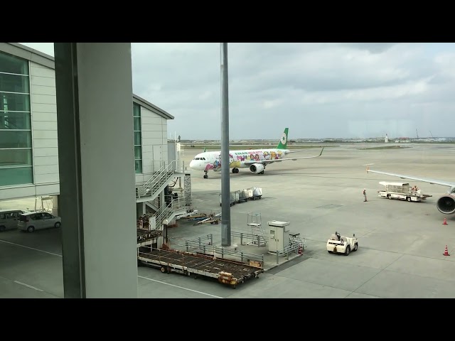 EVA Air planes painted with Hello Kitty. #evaair #hellokittyjet #speciallivery #aviationlovers