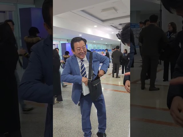 배우 이기영 사회보러 국회 오신날 #shorts #더불어민주당 #당원의날 #이기영