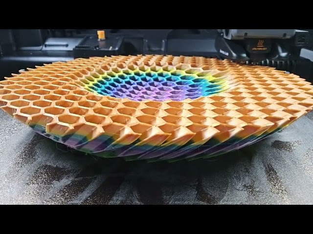 Highlight 14:05:46 - 14:10:46 from ⭕Hexagonal Pattern Bowl with Multicolor Gradient large-scale 3D p