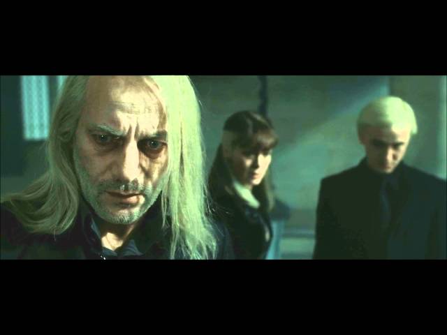 Voldemort speaks to Nagini in Parseltongue