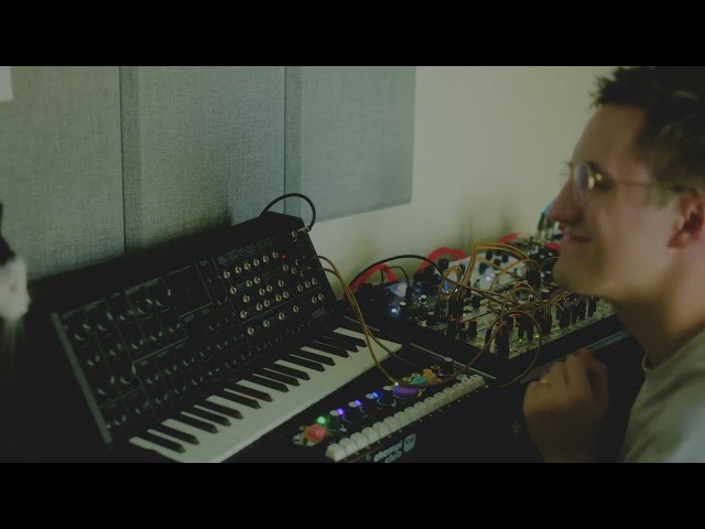 almost 20 minutes of gentle ambient sounds in g major.