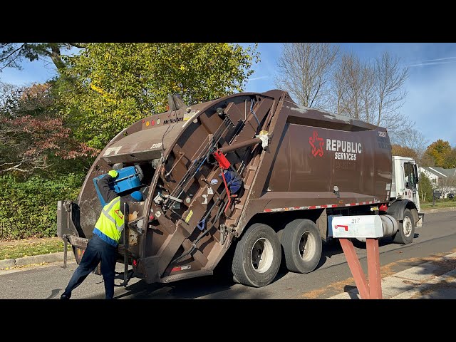 Republic Services Garbage Trucks: Final day of single script trash collection