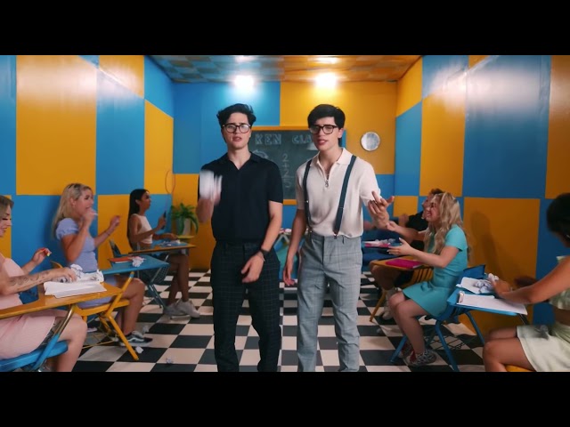 Asi Te Quiero Ver - Martinez Twins (Music Video)