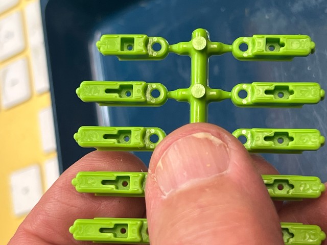 GREEN CHAIN TUT