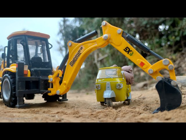 Diecast Model of Piaggio Ape Auto Rickshaw In Action | Tuk Tuk | Scale Models | Auto Legends