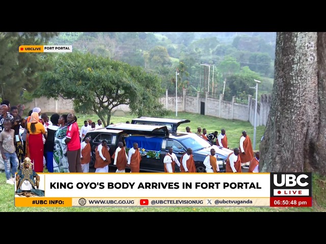 KING OYO’S BODY IN KARUZIKA PALACE: THOUSANDS OF MOURNERS ESCORT THE LATE KING TO THE PALACE