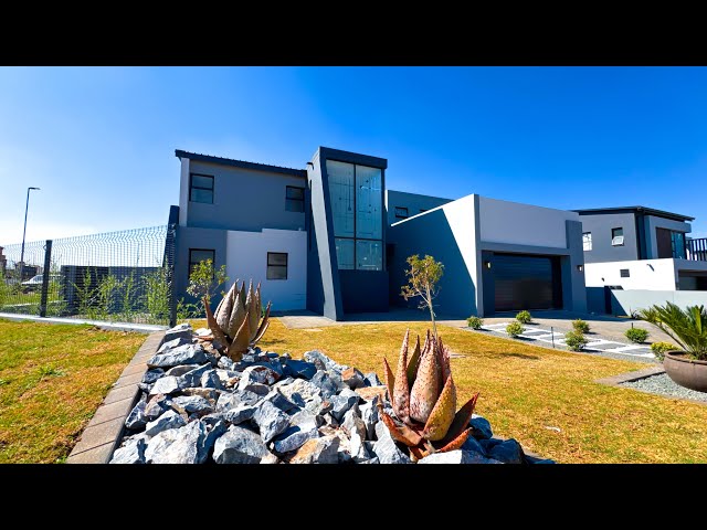 Luxury 4 Bedroom House, Fountainbrook Estate