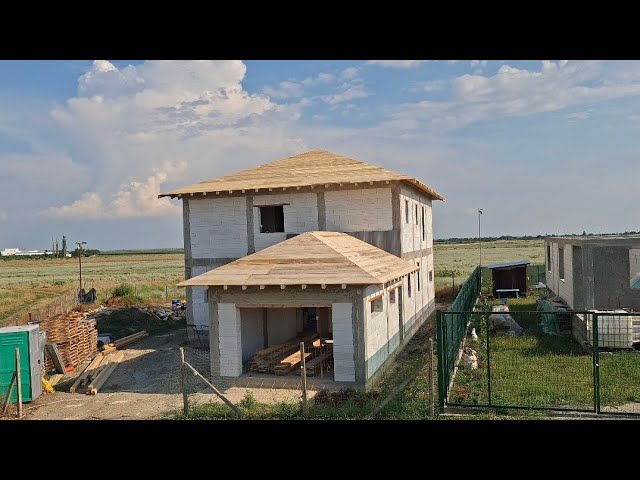 Casă la rosu din BCA ( ep 6 : acoperis in 4 ape ) 