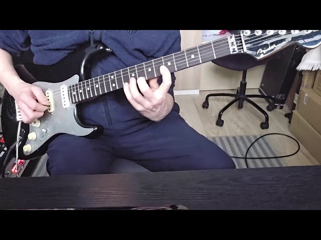 New Fender American Ultra Luxe Stratocaster HSS FR RW MBK