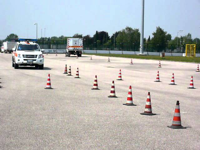 Corso di guida PC Tavagnacco EVITAMENTO OSTACOLO ISUZU avanti.MOV