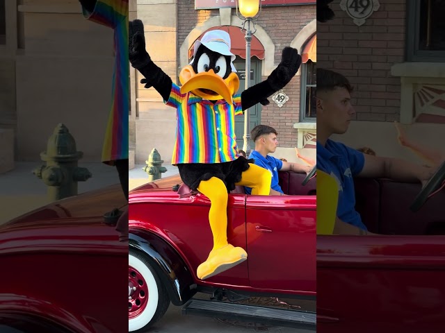 🌈Pato Lucas Superstars of Pride Parade - Parque Warner Madrid