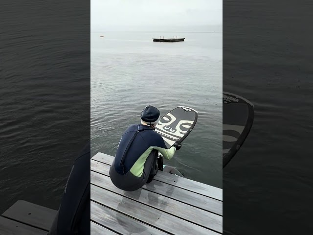 The kneestart by Zoe, Learning to Pumpfoil