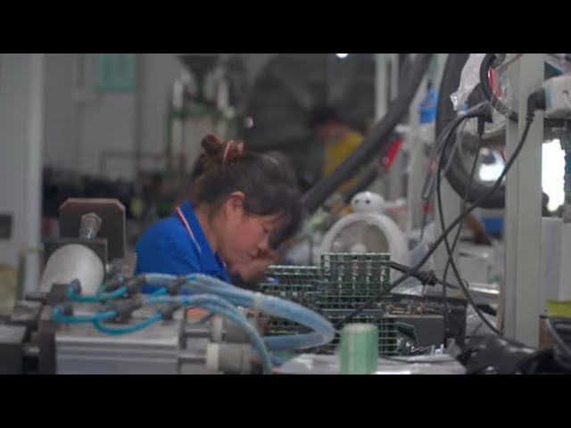 30 seconds to let you know how factory employees produce wire and cable