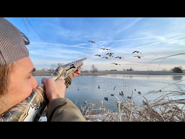 Goose Hunting Late Season Honkers over Small Water! (14 MAN LIMIT)