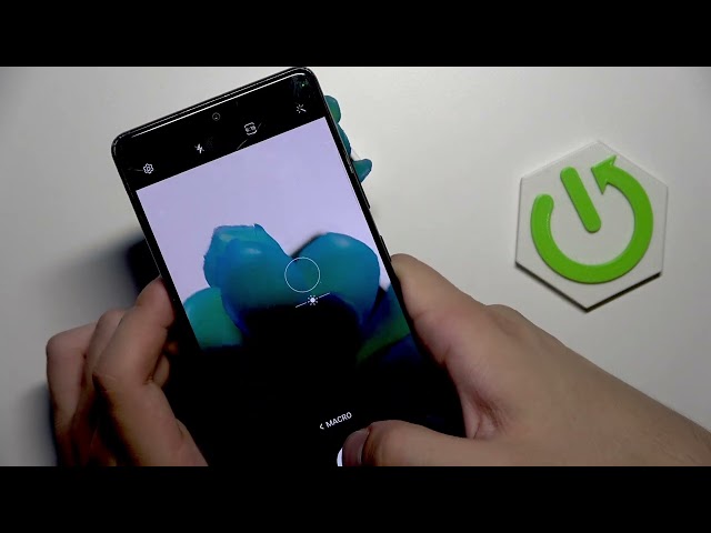 SAMSUNG Galaxy S10 Lite – How to Use Macro Camera