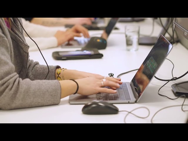 Professional IT Solutions by MOVIN UP: Expert Computer Consultancy