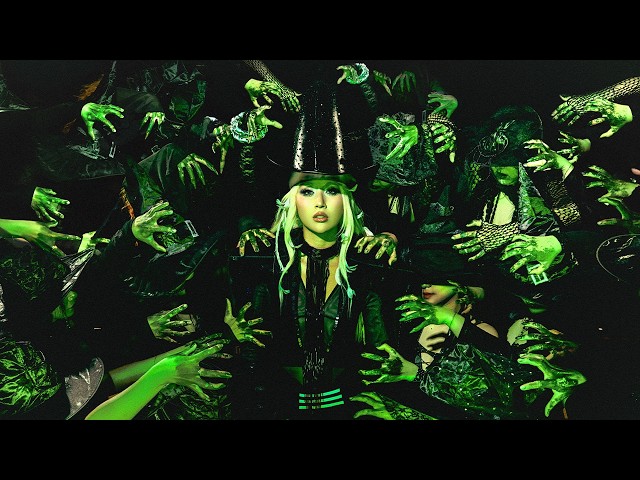 Quỳnh Anh Shyn - GREEN LIGHT | Official Music Video
