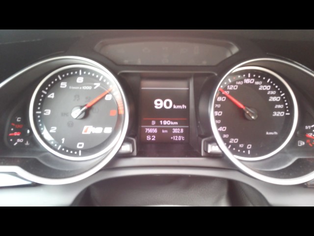 Audi RS5 4.2 V8 CFSA 450KM Stock Acceleration