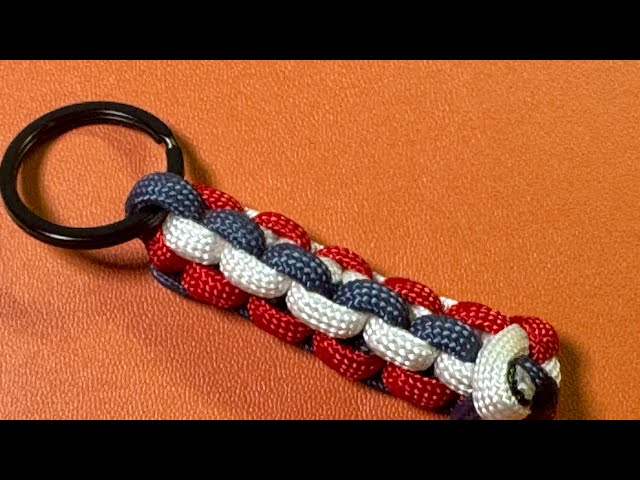 Easy DIY Paracord Keychain | Three Color Triangle Knot Pattern.