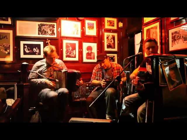 Live Irish Pub Music / Ireland Temple Bar /  Amy Winehouse/ The Zutons Cover Valerie- HD Quality