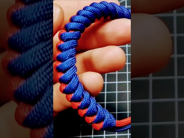 This Paracord Snake Knot Comes Together Fast