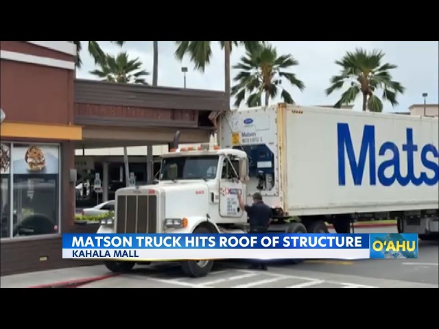 Matson truck strikes Kahala Mall structure near restaurant