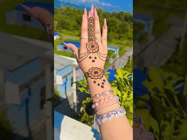 Simple back hand mehndi design