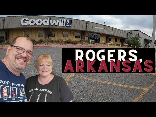 Digging in Arkansas Goodwill bins with Razorback Pickers