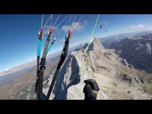 Parapendio in Dolomiti con top in Marmolada