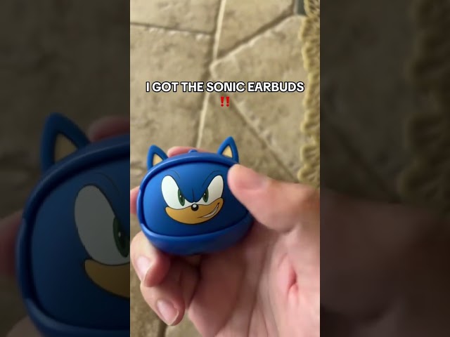 THESE SONIC THE HEDGEHOG EARBUDS ARE SO COOL