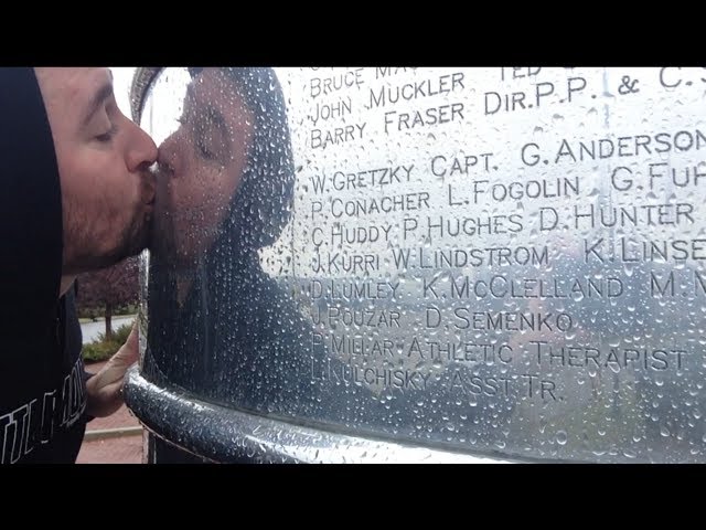 TheDailyWoo - 458 (10/2/13) Kissing The Stanley Cup